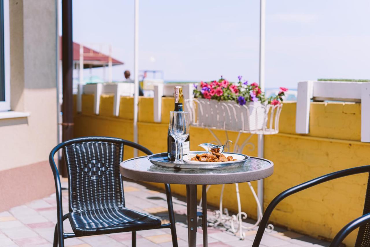 Hotel TsvetOk Odessa Buitenkant foto