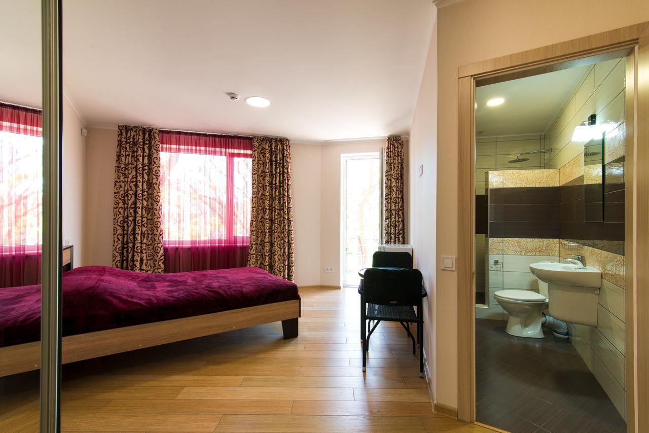 Hotel TsvetOk Odessa Buitenkant foto