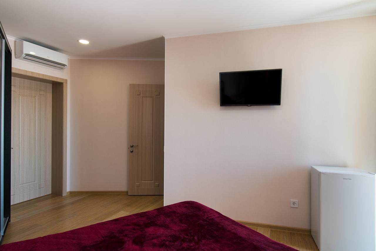 Hotel TsvetOk Odessa Buitenkant foto